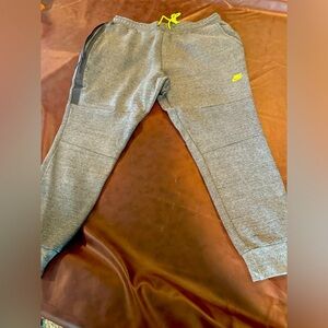 Nike Men’s Joggers Size 2X
